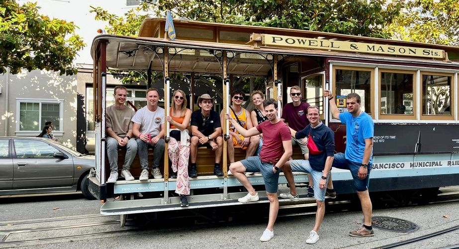 Groepsfoto tram San Francisco